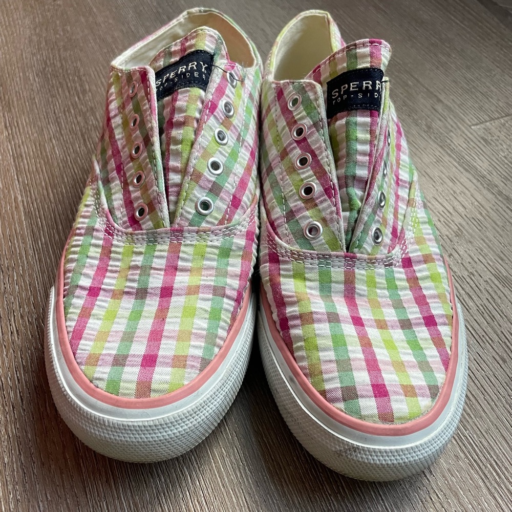 Laceless boat shoes